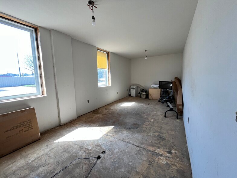 More Photos Of 1213 Scott Ave, Wichita Falls Service For Sale