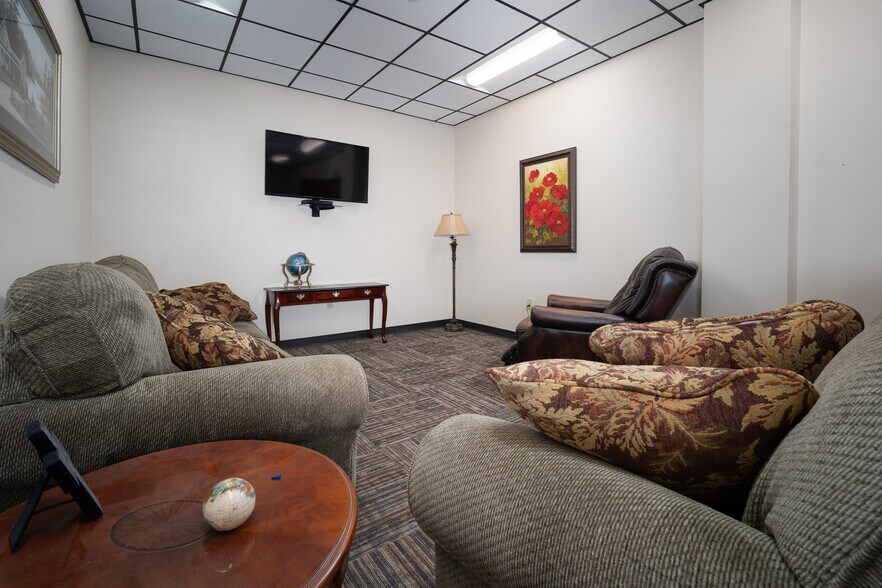 More Photos Of 4200 Carriage Way, Weatherford Medical For Sale