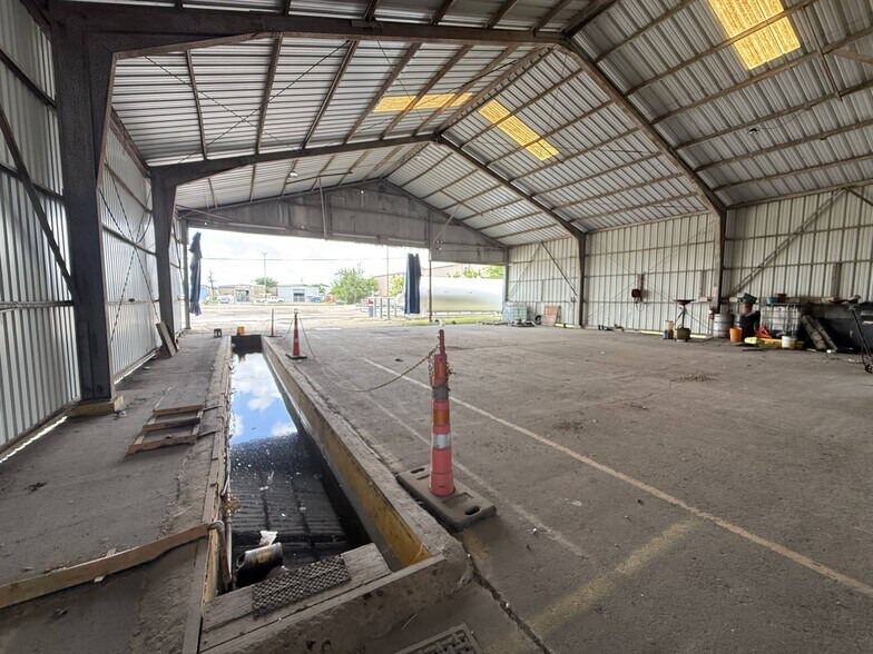 More Photos Of 1502 Galveston St, South Houston Service For Lease