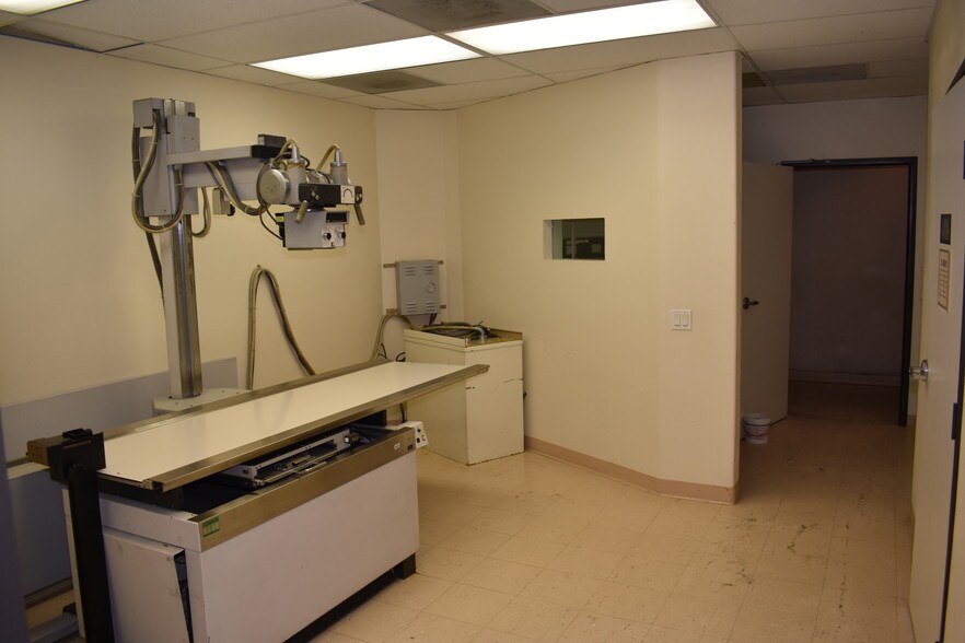 More Photos Of 2501 S Hill St, Los Angeles Office For Sale