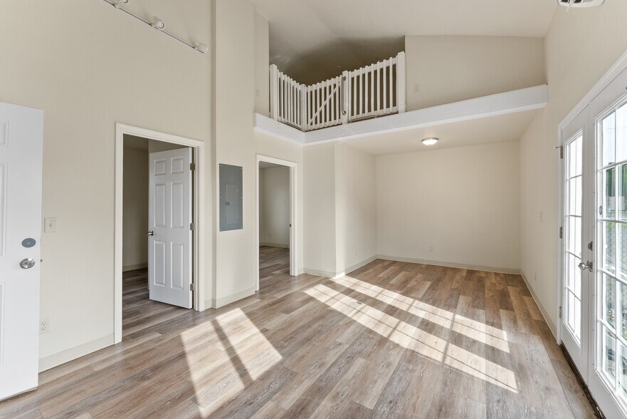 More Photos Of 132 NE Rifle Range St, Roseburg Apartments For Sale