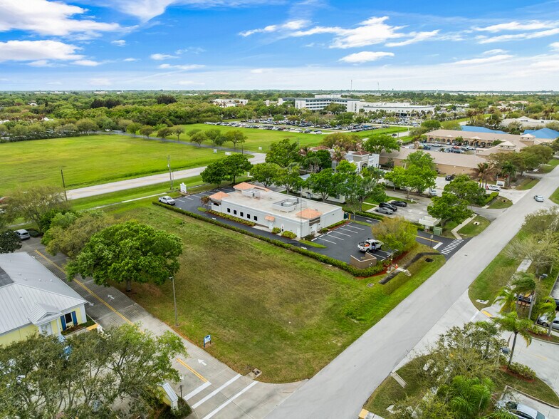 More Photos Of 845 37th Pl, Vero Beach Medical For Sale
