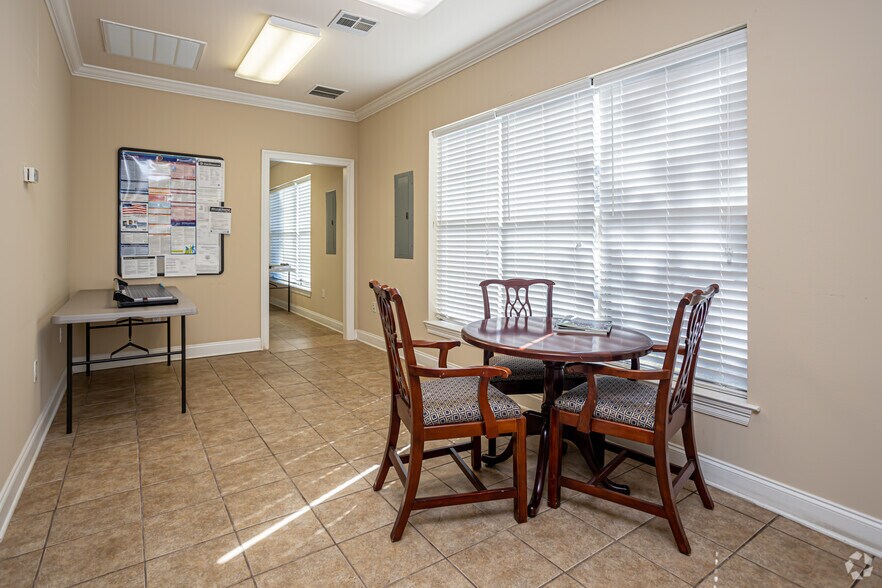 2798 Oneal Ln, Baton Rouge, LA 70816 Office For Sale