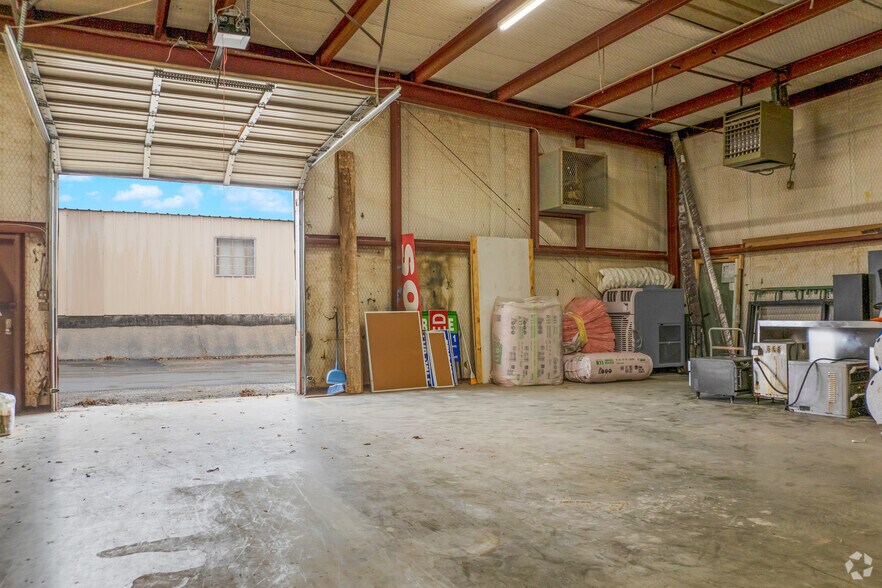 More Photos Of 910 S Cedar Ridge Dr, Duncanville Freestanding For Sale