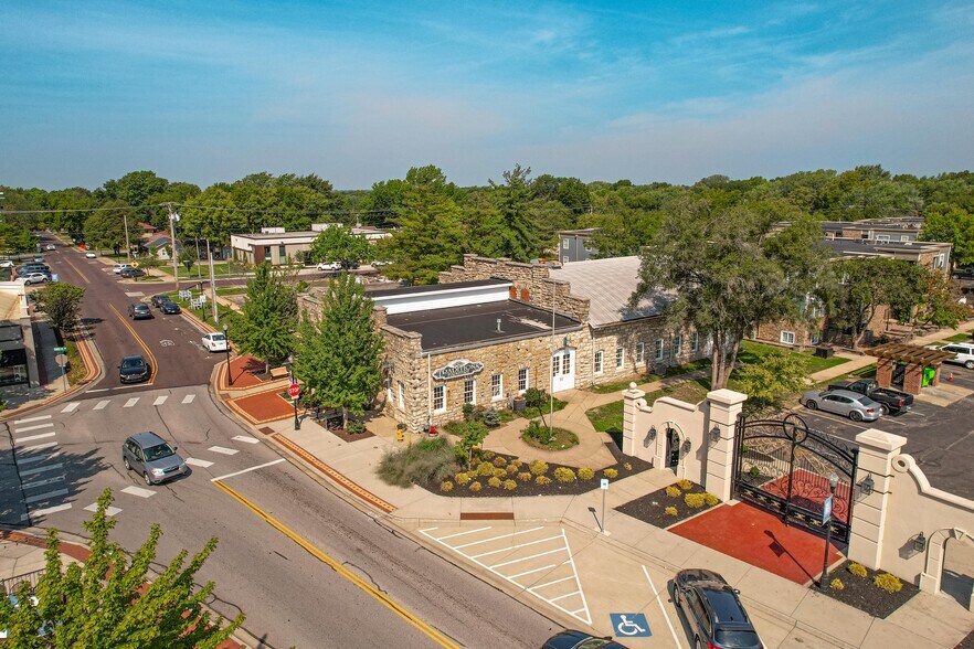 More Photos Of 7400 W 79th St, Overland Park Freestanding For Lease