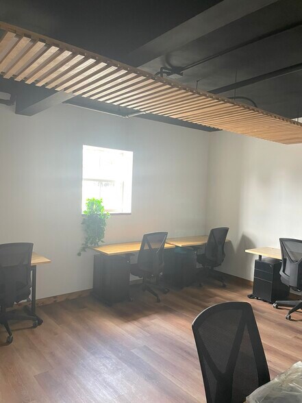 More Photos Of 343 N Bay St, Eustis Coworking Space