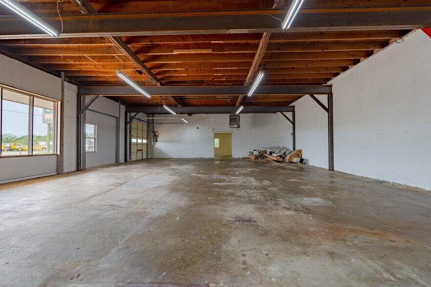 More Photos Of 422 State Highway 42, Osage Beach Storefront For Lease