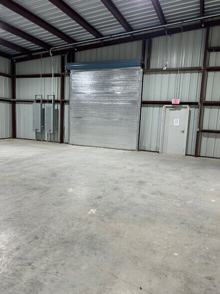 More Photos Of 8503 Lava Hill Rd, Austin Warehouse For Lease