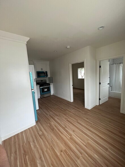 More Photos Of 2211 S Bronson Ave, Los Angeles Apartments For Sale