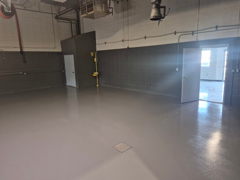 More Photos Of 8101 102 Ave, Peace River Warehouse For Lease