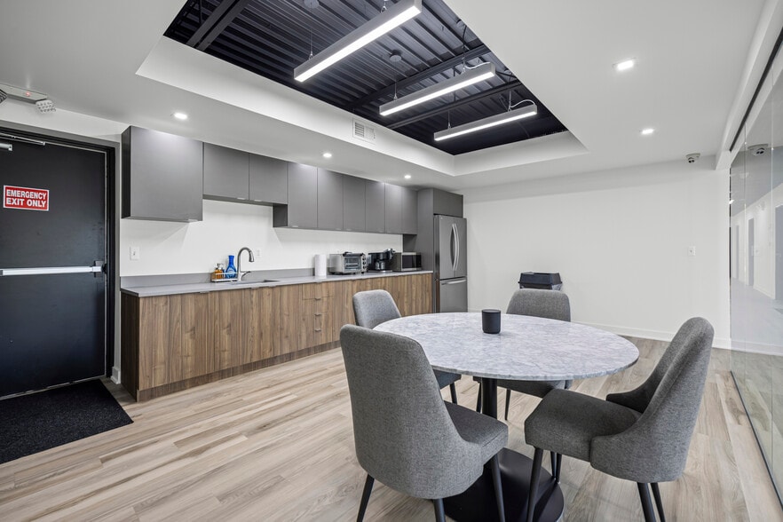 More Photos Of 23936 Industrial Park Dr, Farmington Hills Warehouse For Sale