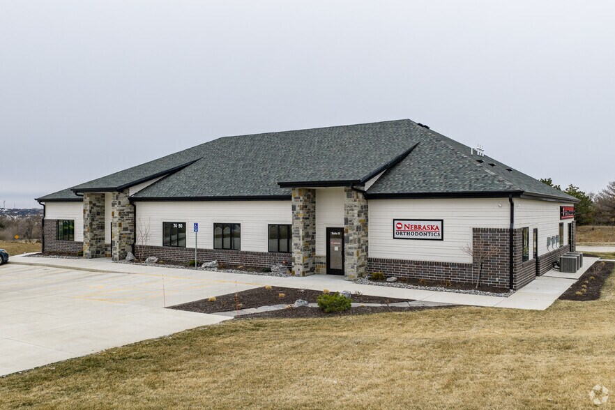 Primary Photo Of 7410 Suncrest Dr, Lincoln Office For Sale