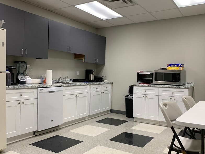 More Photos Of 210 Omohundro Pl, Nashville Service For Lease