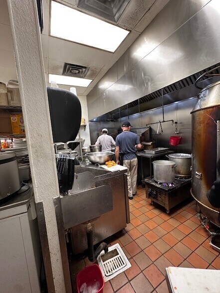 More Photos Of 6820 Spring Mountain Rd, Las Vegas General Retail For Lease