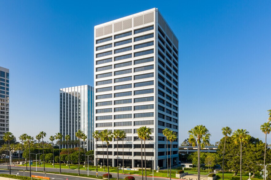 More Photos Of 610 Newport Center Dr, Newport Beach Loft Creative Space For Lease