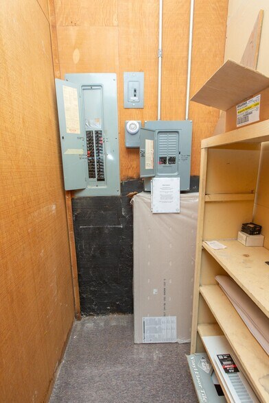 More Photos Of 219 Norris Ave, McCook Storefront For Sale