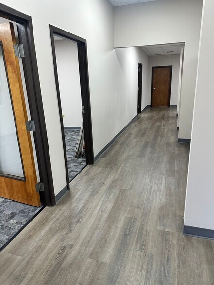 More Photos Of 515 Nine North Ct, Alpharetta Industrial For Lease