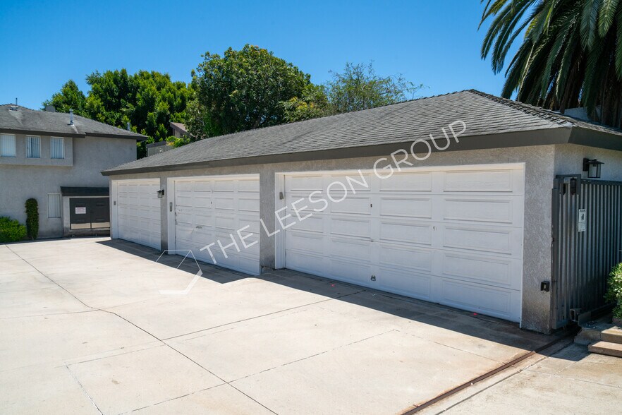 More Photos Of 2230 Canyon Dr, Costa Mesa Apartments For Sale