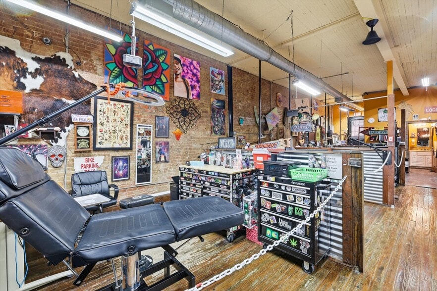 More Photos Of 1426 N Main St, Fort Worth Storefront Retail Office For Lease