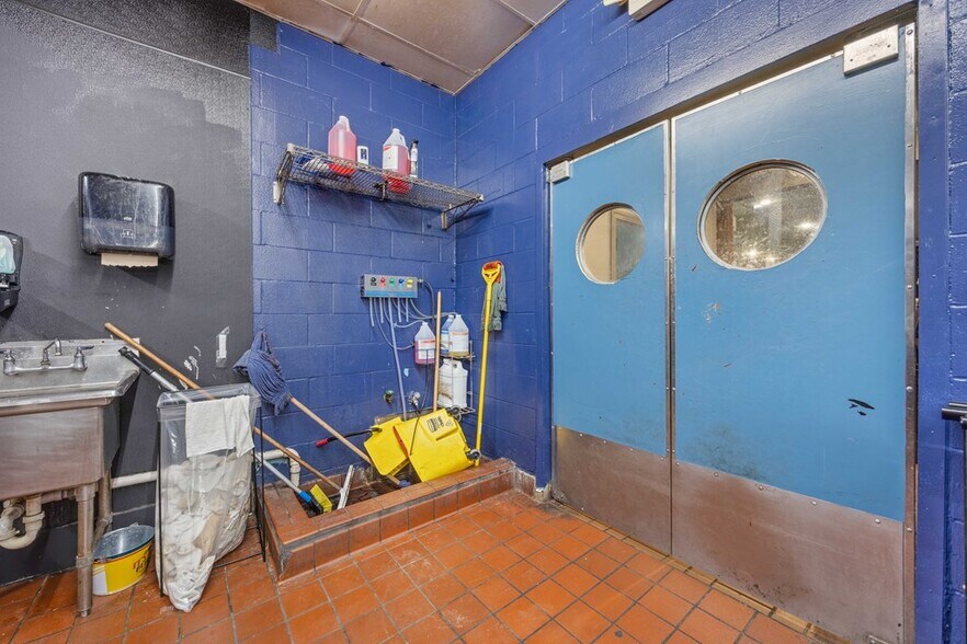More Photos Of 1405 Gornto Rd, Valdosta Restaurant For Sale
