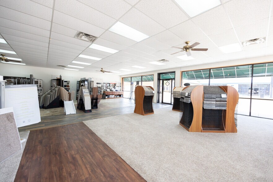 More Photos Of 300 W Grand Ave, Ponca City Freestanding For Sale