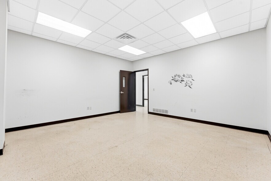 More Photos Of 161 Adena Ln, Clarksburg Office For Lease