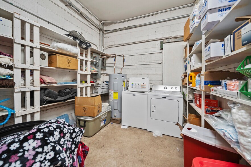 More Photos Of 5280 Edison Ave, Colorado Springs Veterinarian Kennel For Sale