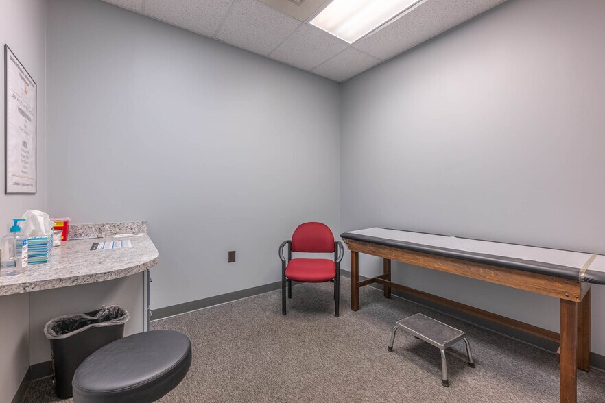 More Photos Of 2419 E High St, Springfield Storefront For Sale