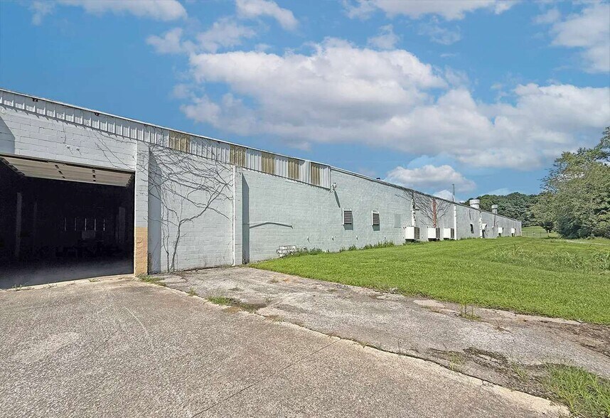 More Photos Of 60 Bells Ln, Junction City Warehouse For Lease