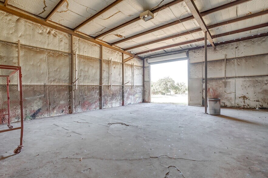 More Photos Of 3550 N Main St, Cleburne Industrial For Sale