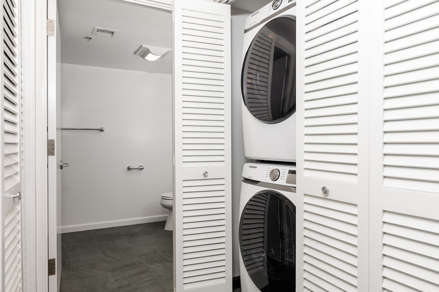 More Photos Of 2100 Abbot Kinney Blvd, Venice Office For Lease