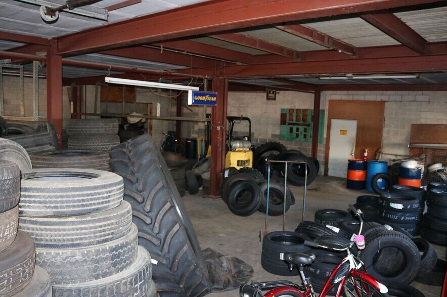 More Photos Of 113 S Dean St, Adrian Service For Sale