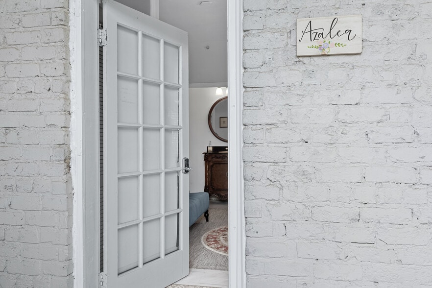 More Photos Of 402 E Gaston St, Savannah Hospitality For Sale