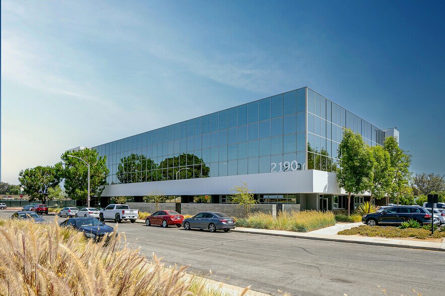 More Photos Of 2190 Towne Centre Pl, Anaheim Office For Sale