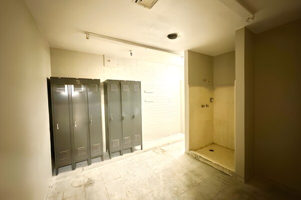 More Photos Of 298 N Pine St, Globe Light Distribution For Sale