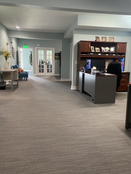 More Photos Of 1215 12th St, Palm Harbor Office For Lease