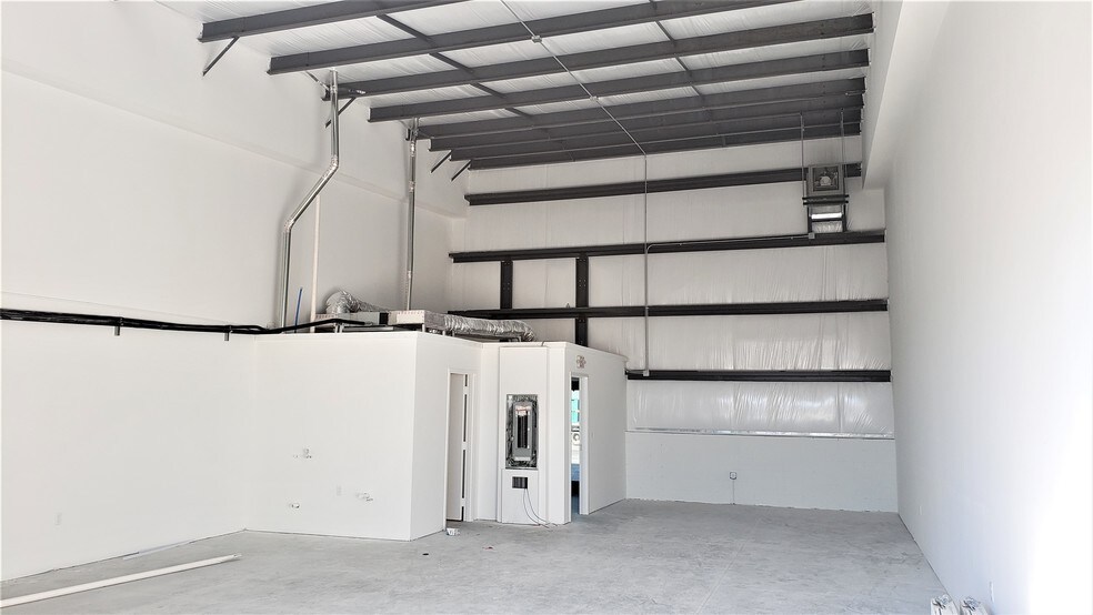 More Photos Of 640 4th Pl, Vero Beach Warehouse For Lease