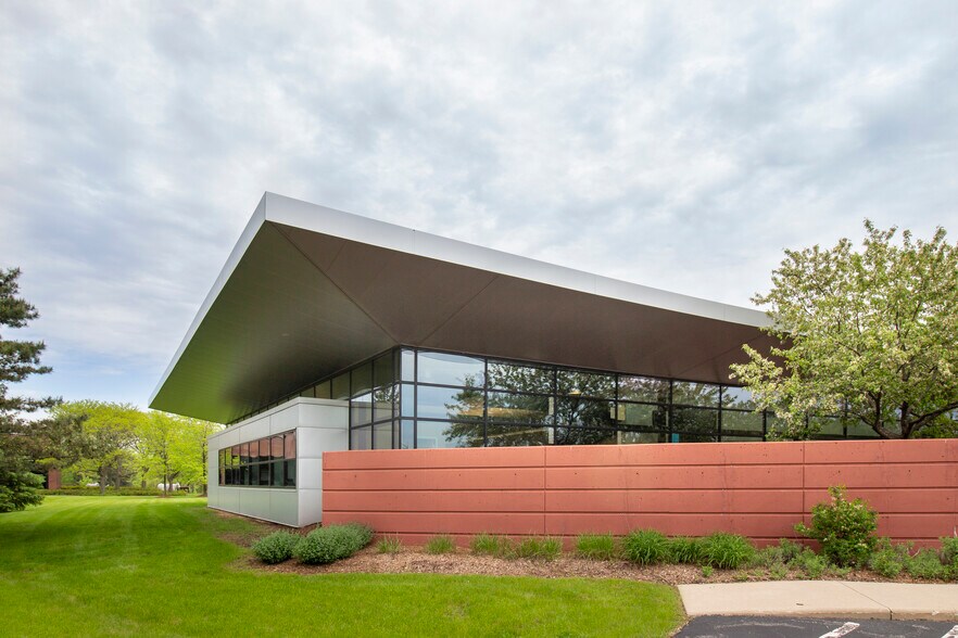 More Photos Of 11002 W Park Pl, Milwaukee Medical For Lease