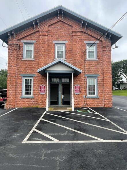 More Photos Of 249 Railroad Ave, Bird In Hand Self Storage For Lease