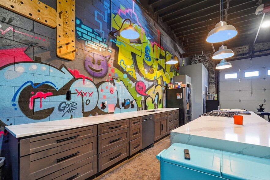 More Photos Of 1628 E Bates St, Indianapolis Warehouse For Sale