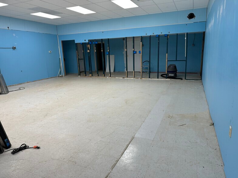 More Photos Of 2501 Penn Ave, West Lawn Storefront Retail Office For Lease