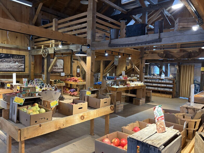 More Photos Of 138 Main Rd, Westhampton Restaurant For Lease