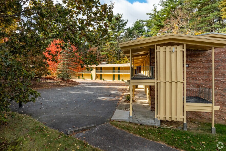 More Photos Of 277 Main St, Sturbridge Land For Lease