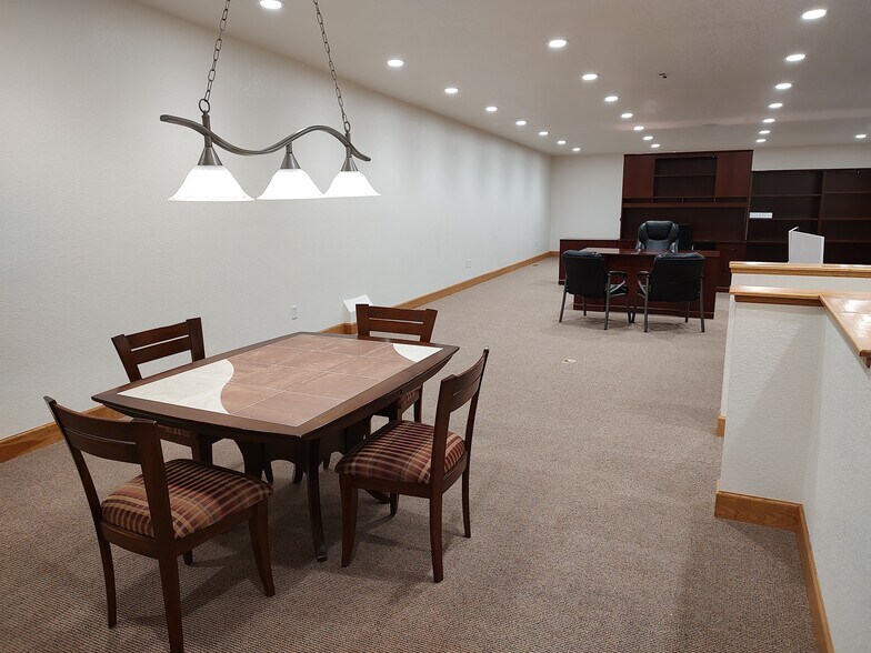 More Photos Of 7352 Greenridge Rd, Windsor Warehouse For Sale