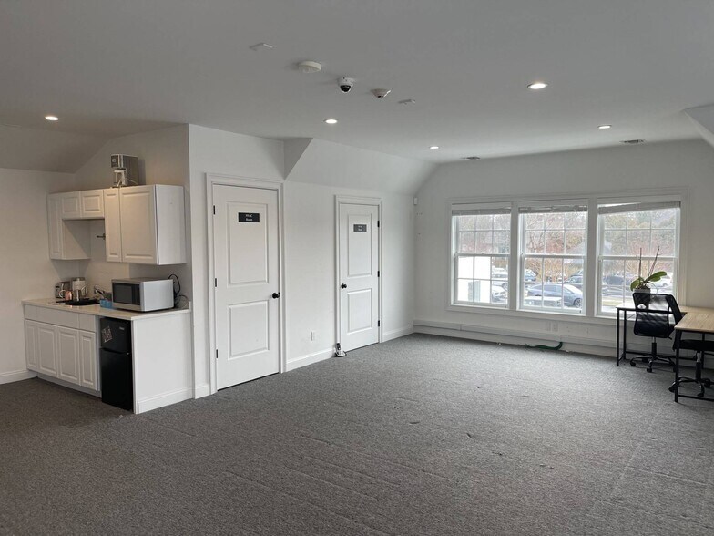 More Photos Of 16 Hampton Rd, Southampton Storefront Retail Office For Sale