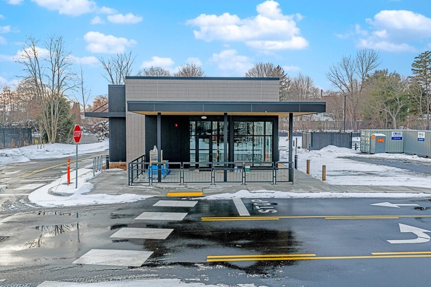 More Photos Of 830 Main St, Clinton Fast Food For Sale