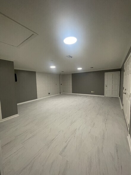More Photos Of , Largo Office For Sale