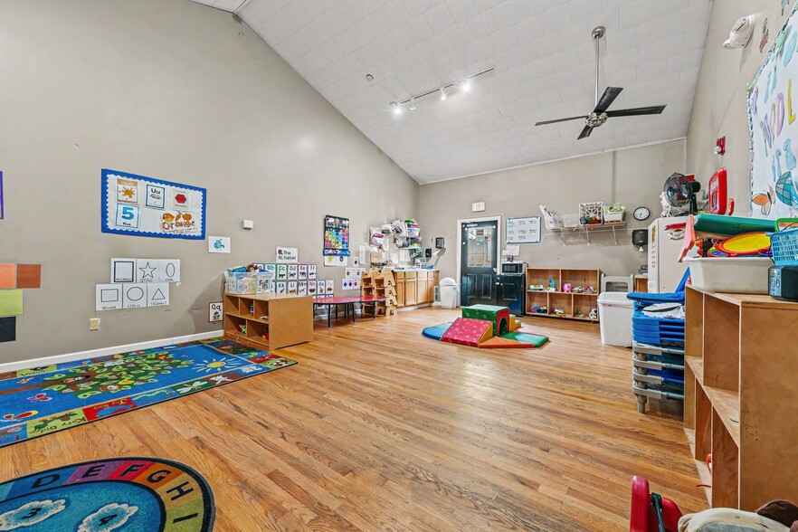 More Photos Of 303 N US Highway 169, Smithville Religious Facility For Sale