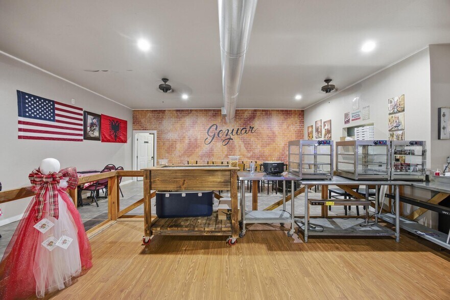 More Photos Of 9805 Jacksboro Hwy, Fort Worth Freestanding For Sale