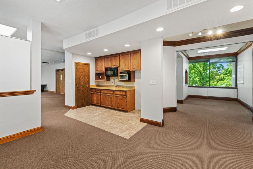 More Photos Of 2696 N University Ave, Provo Office For Sale